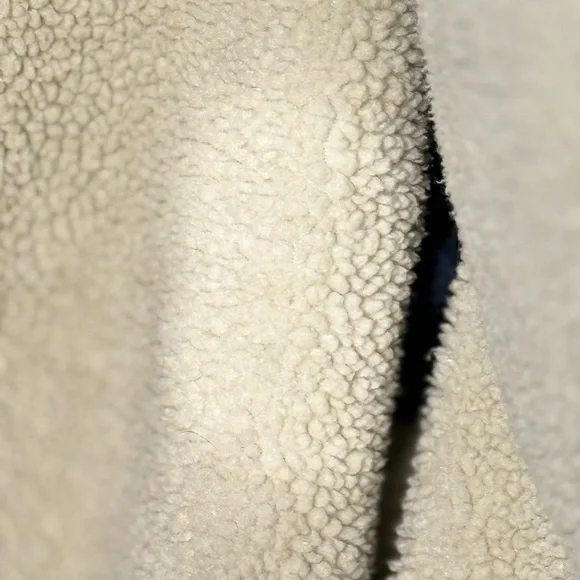 Levi's Light Blue Denim Jacket with Cream Collar - Picture 10 of 15